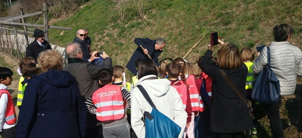 Settantacinque alberi da frutto a disposizione di tutti, piantati nel Parco di Gocciadoro dal Rotary Trento